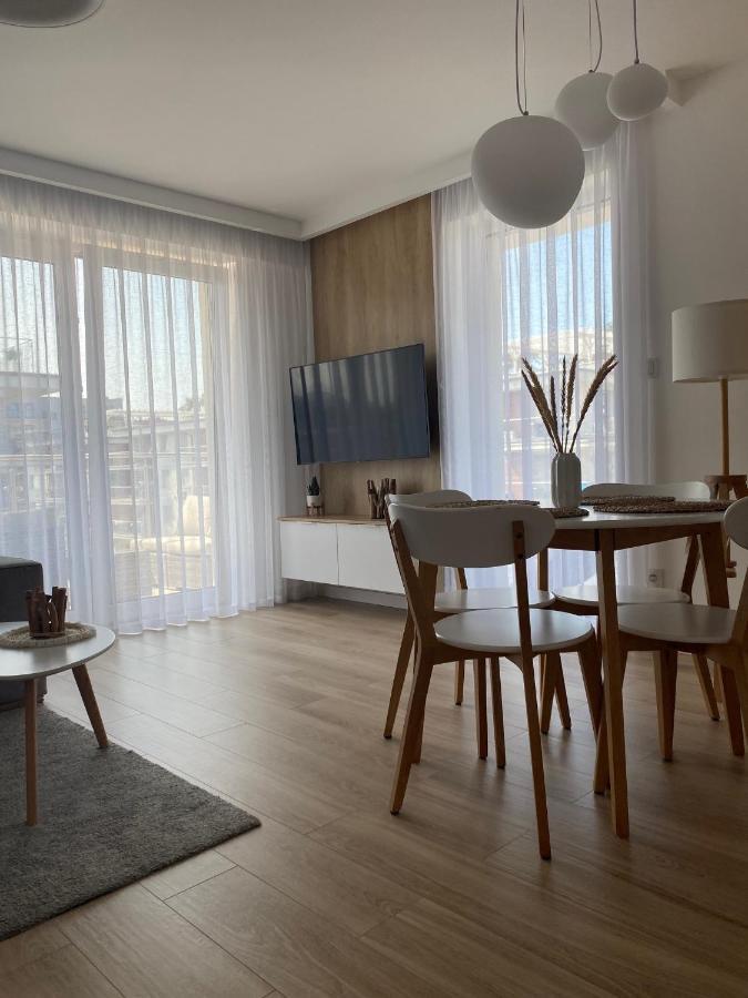 Apartament Nadmorski Z Basenem Klifowa Rewal Bagian luar foto